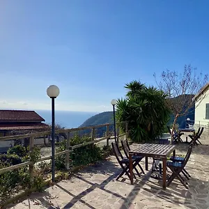 L'ulivo E Il Mare , Moneglia Italien